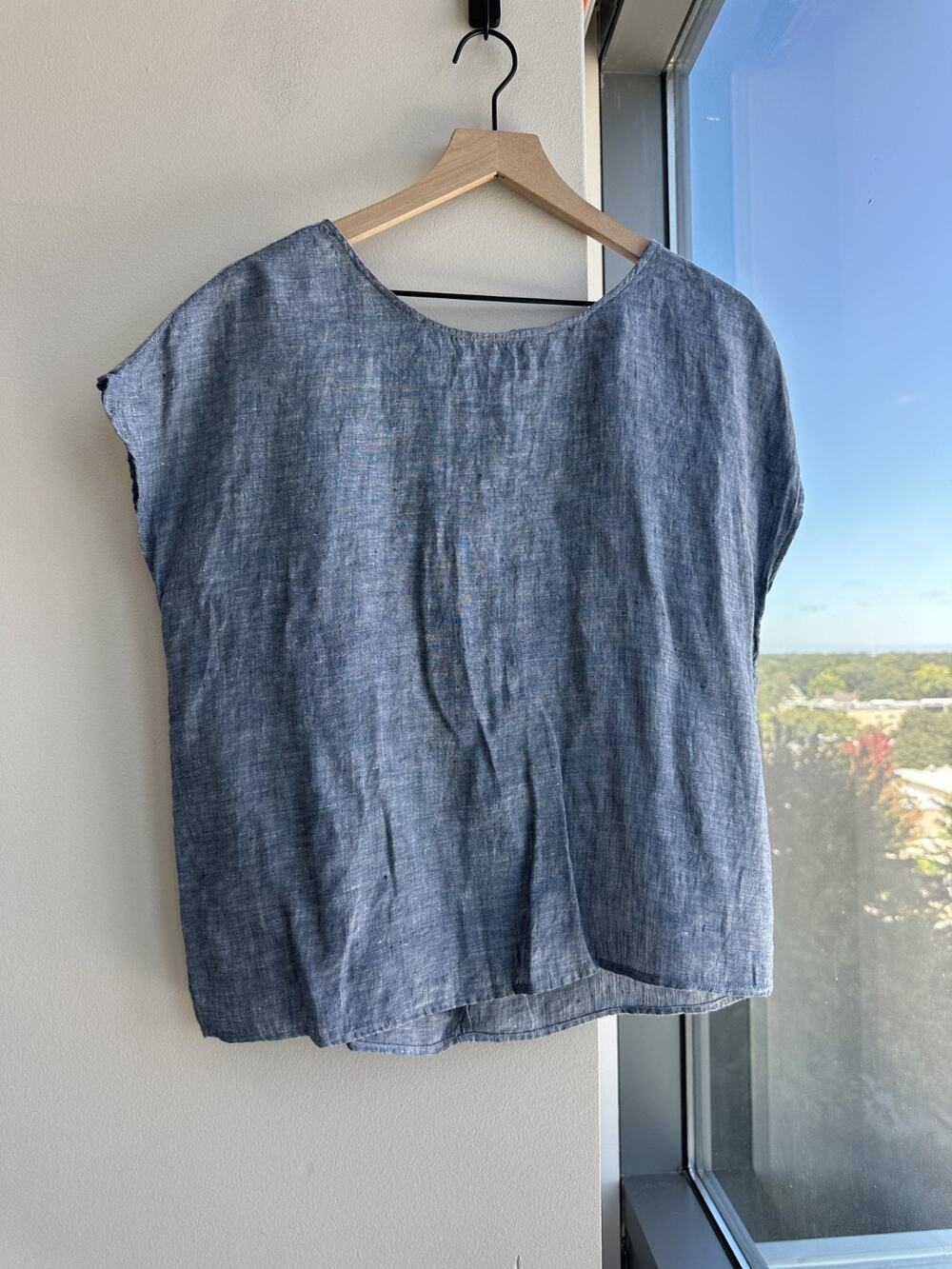 Cynthia Rowley 100% Linen Chambray Blouse Tie back bow back detail M